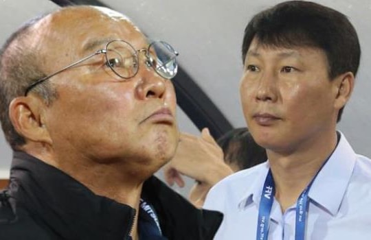 Ông Park Hang-seo tặng quà đặc biệt cho HLV Kim Sang-sik