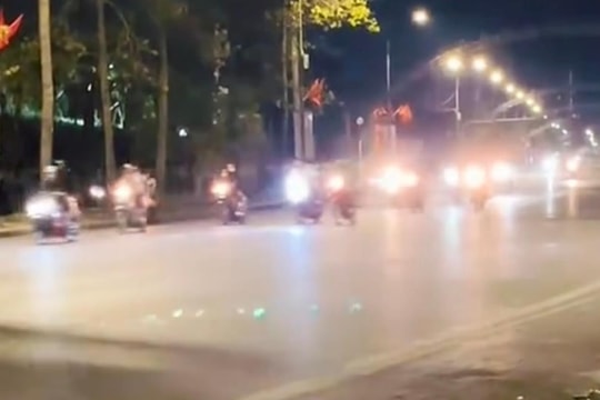 Nghĩ từ những cuộc đua "cháy phố"