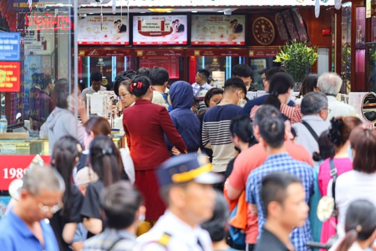 Giá vàng chiều nay 24/12: Giá vàng trong nước và vàng thế giới