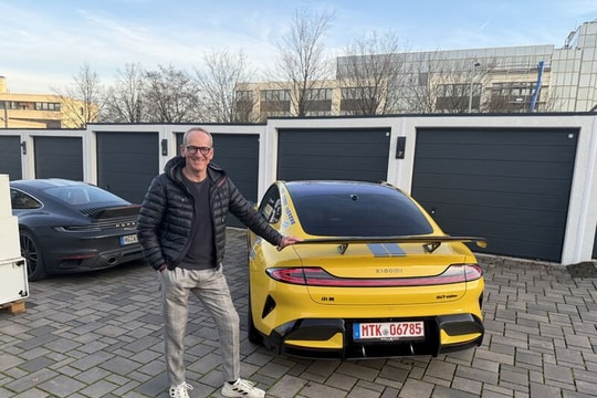 Cựu CEO Volkswagen: Xiaomi SU7 là một 'cỗ máy lái thực thụ'