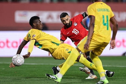 Salah ghi bàn phút 90+1, Ai Cập ngược dòng hạ Zimbabwe