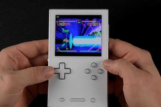 Ayaneo Pocket Vert: Hồi sinh Game Boy với sức mạnh Snapdragon 8 Gen 1