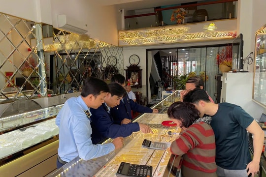 Giá vàng chiều nay 25/12: Giá vàng trong nước và vàng thế giới