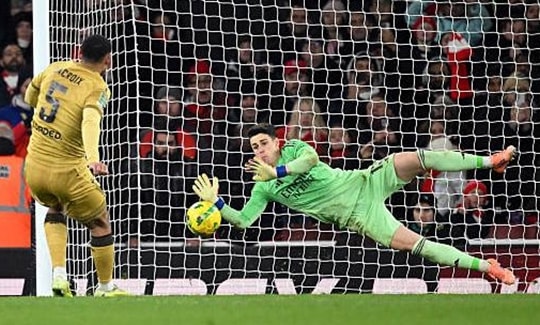 Kepa hóa người hùng, Arsenal vào bán kết Carabao Cup nghẹt thở