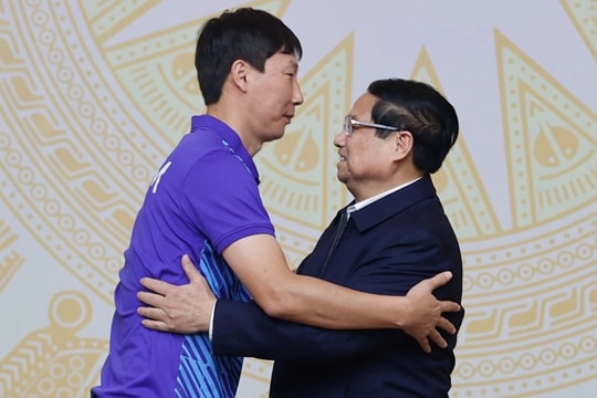 HLV Kim Sang-sik được đề xuất Bằng khen Thủ tướng sau HCV SEA Games