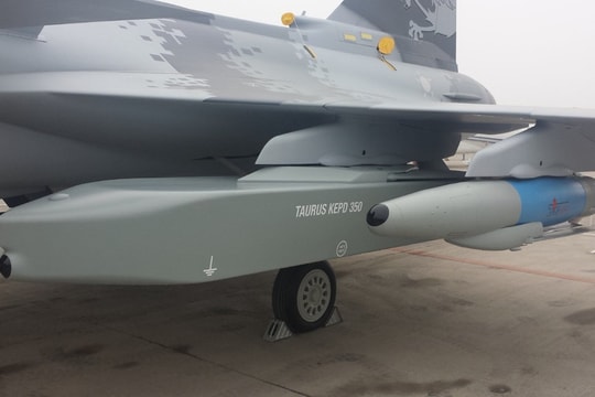 Tiêm kích Gripen tăng sức tấn công tầm xa với tên lửa Taurus
