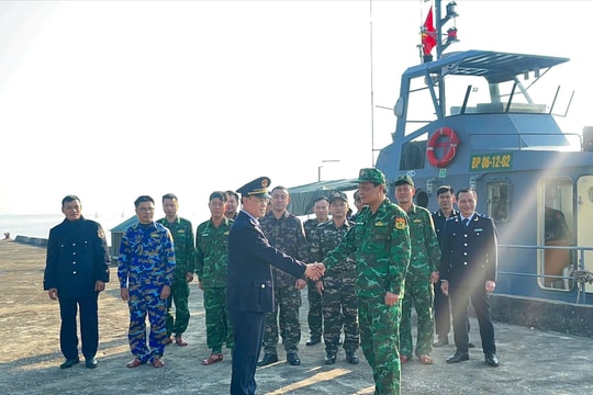 Đội Kiểm soát Hải quan và Bộ đội Biên phòng Nghệ An phối hợp tuần tra, siết chặt kiểm soát chống buôn lậu trên biển dịp cận Tết