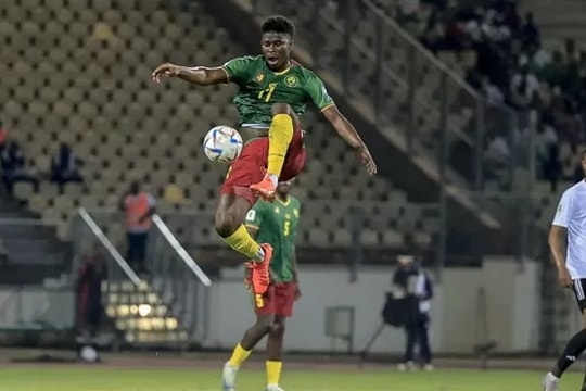 Thương vụ 100 triệu bảng gặp rủi ro: Baleba chấn thương