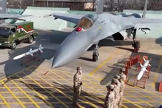 Trung Quốc nâng cấp Su-27 thành J-16 vượt xa bản Nga