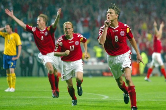 Kịch bản 2-2 tại EURO 2004: Nỗi đau và sự nghi kỵ bóng đá Ý