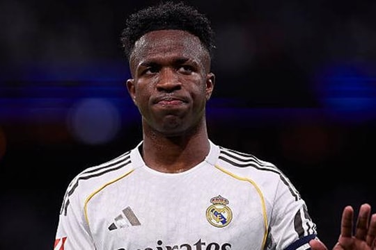 Chuyển nhượng 26/12: Liverpool nhắm Barcola, Vinicius Jr được chào bán