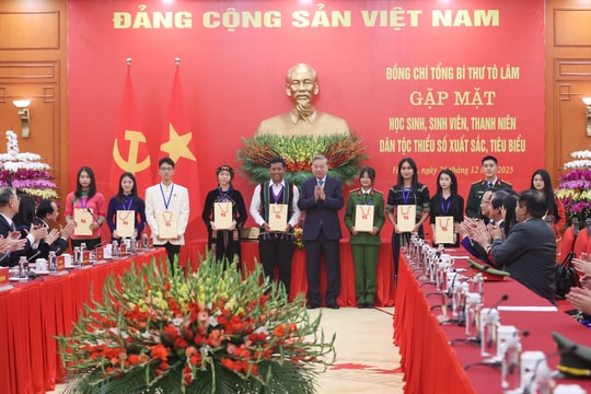 Tổng Bí thư nêu 3 yêu cầu tiếp tục chăm lo bồi dưỡng thế hệ trẻ người dân tộc thiểu số