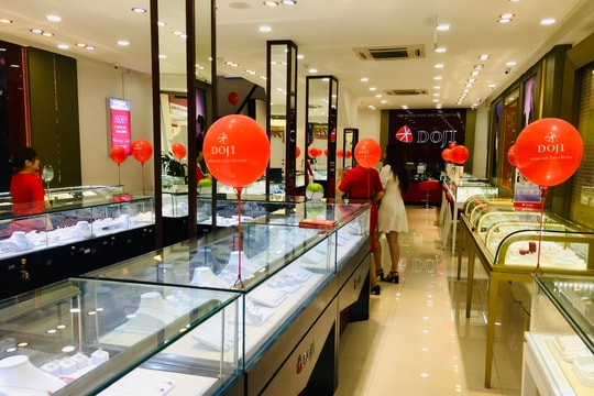 Giá vàng 9h hôm nay 28/12/2025: Giá vàng trong nước và thế giới chốt tuần cao bao nhiêu