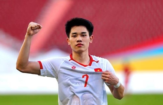 Đình Bắc giành Quả bóng bạc 2025: Lời tri ân sâu sắc và hành trình bùng nổ