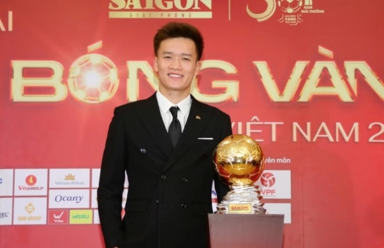 Nguyễn Hoàng Đức lập hat-trick Quả bóng Vàng Việt Nam 2025