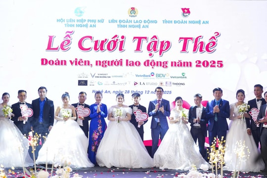 Ấm áp lễ cưới tập thể “Vòng tay Công đoàn - Vững bước tình yêu” cho 11 cặp đôi công nhân Nghệ An