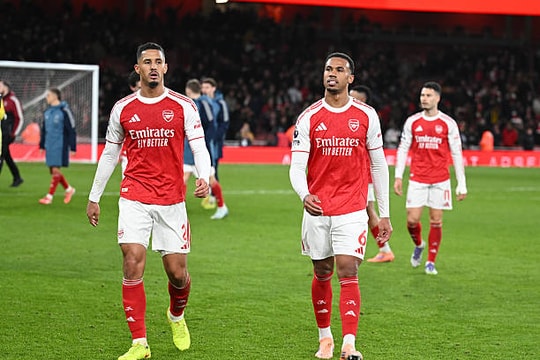 Arsenal và Man City: Cuộc đua vô địch giữa hai thái cực