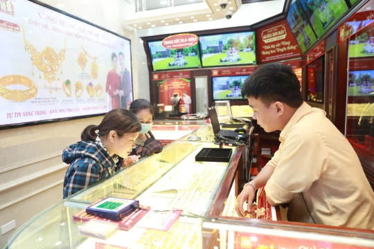 Giá vàng lúc 15h chiều nay 30/12: Giá vàng trong nước và vàng thế giới