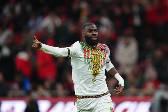 MU nhắm Lassine Sinayoko: Canh bạc chuyển nhượng tự do