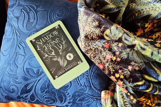 Máy đọc sách Kindle có cần dán màn hình bảo vệ không?