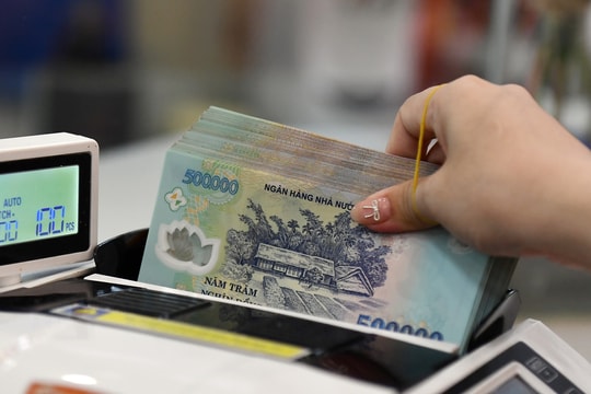 Lãi suất ngân hàng 29/12: Nhiều ngân hàng đẩy lãi suất lên 7,3%/năm