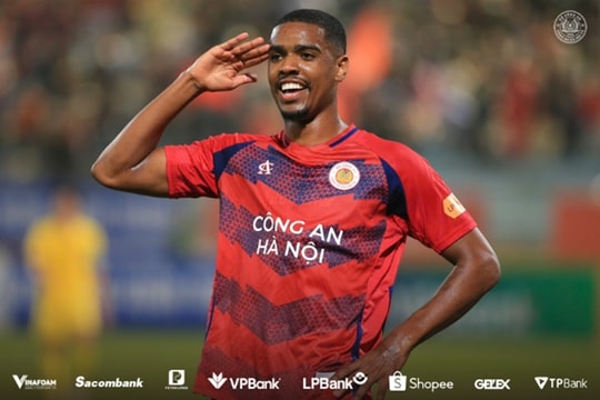 Alan Grafite giành giải Cầu thủ ngoại xuất sắc nhất năm 2025