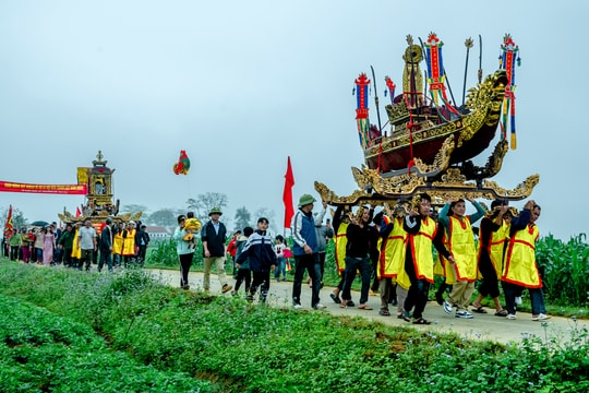 Đặc sắc Lễ hội rước Hến của cư dân làng chài Thanh Liệt trên Sông Lam