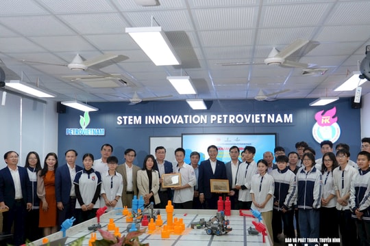 Phòng học STEM “chắp cánh” đam mê sáng tạo trên đất học