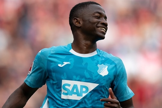 Man United nhắm máy chạy 36km/h Bazoumana Toure cho Ruben Amorim