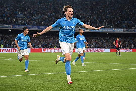 MU muốn chi 60 triệu bảng mua lại Scott McTominay từ Napoli