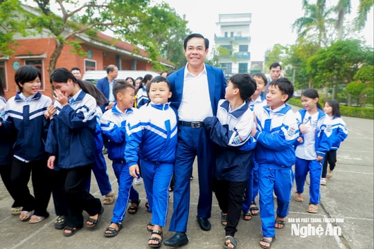 Chủ tịch UBND tỉnh Nghệ An Võ Trọng Hải thăm Làng trẻ em SOS Vinh và Trung tâm điều dưỡng thương binh