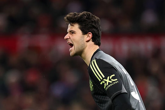 MU 1-1 Wolves: Senne Lammens rực sáng, Benjamin Sesko gây thất vọng