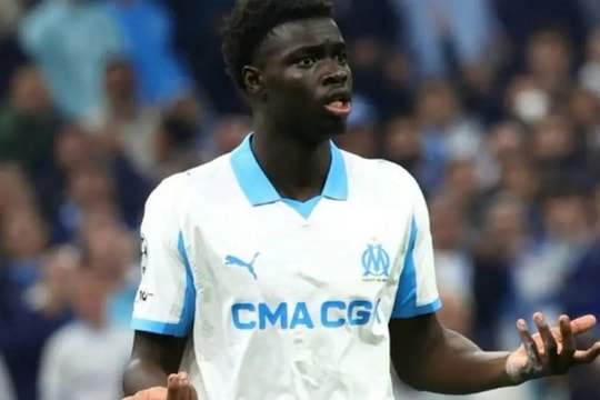 Arsenal và Chelsea tranh giành "viên ngọc" Robinio Vaz của Marseille