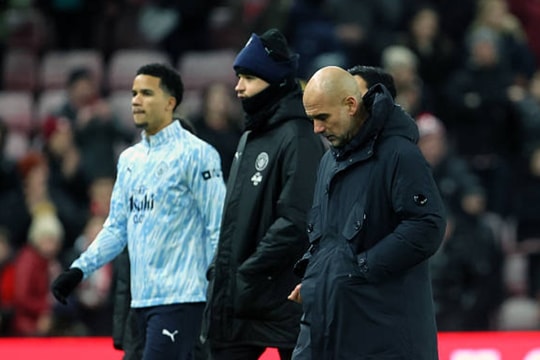 Man City đứt chuỗi thắng tại Stadium of Light: Khi Robin Roefs trở thành bức tường vô hình