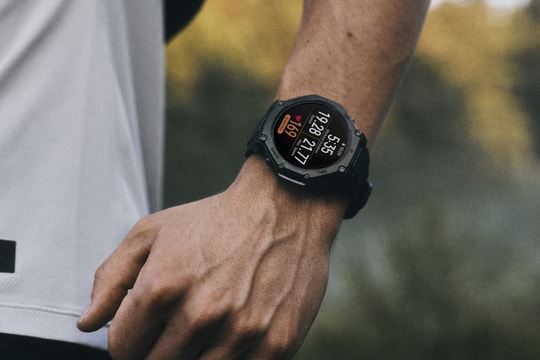Amazfit đối đầu trực diện Garmin năm 2025: Bước tiến lớn về hiệu năng và giá thành
