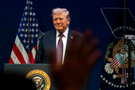 Tổng thống Trump chặn thương vụ HieFo mua mảng chip của Emcore vì an ninh quốc gia