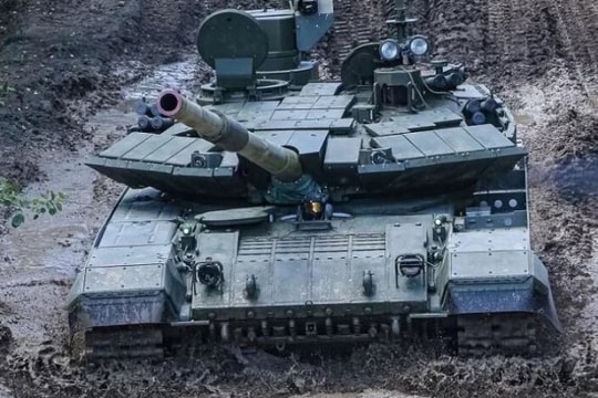 Nga nâng cấp xe tăng T-90M với hệ thống phòng vệ Arena-M chống máy bay không người lái