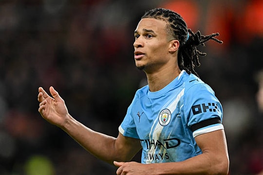 Barcelona nỗ lực chiêu mộ Nathan Ake từ Man City để giải quyết khủng hoảng hàng thủ