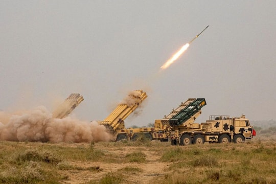 Ấn Độ thử nghiệm thành công tên lửa dẫn đường Pinaka tầm bắn 120 km