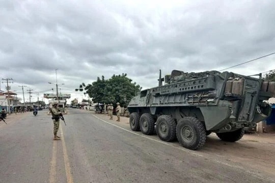 Quân đội Colombia triển khai xe bọc thép LAV-III tại biên giới Venezuela