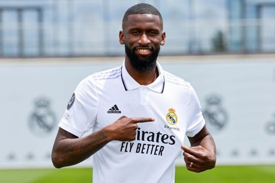 Chuyển nhượng 4/1: Ronaldo lôi kéo Rudiger tới Al Nassr, Barca đón tân binh Ai Cập