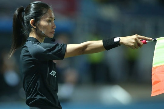 Trọng tài Phutsavan Chanthavong giữ chuẩn FIFA 2026 bất chấp tranh cãi tại SEA Games 33