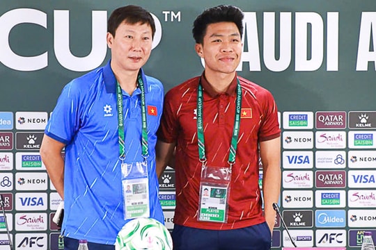 HLV Kim Sang Sik: U23 Việt Nam hướng tới tấm vé vào tứ kết; Amorim cười tươi khi rời MU