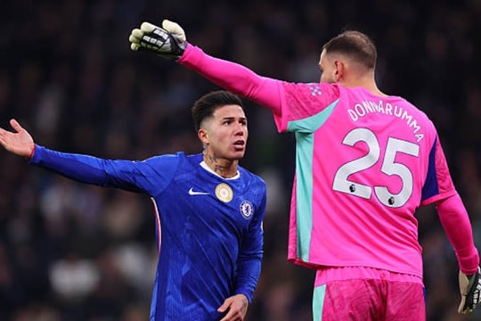 Man City đánh rơi chiến thắng phút 94 trước Chelsea: Arsenal hưởng lợi lớn