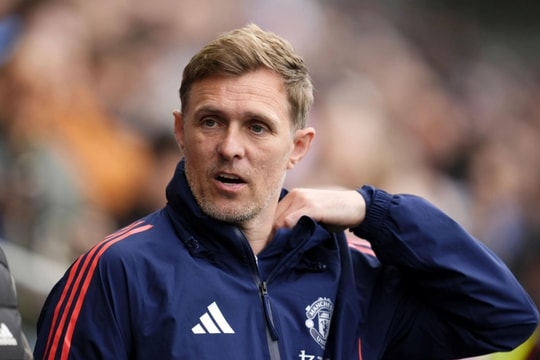 Man Utd bổ nhiệm Darren Fletcher làm HLV tạm quyền sau khi chia tay Ruben Amorim