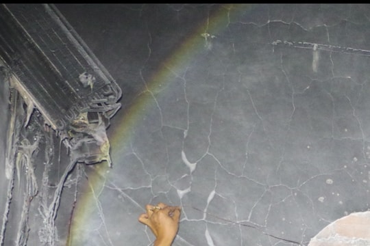 Cháy nhà lúc bố mẹ đi vắng, 2 con gái bị ngạt khói tử vong