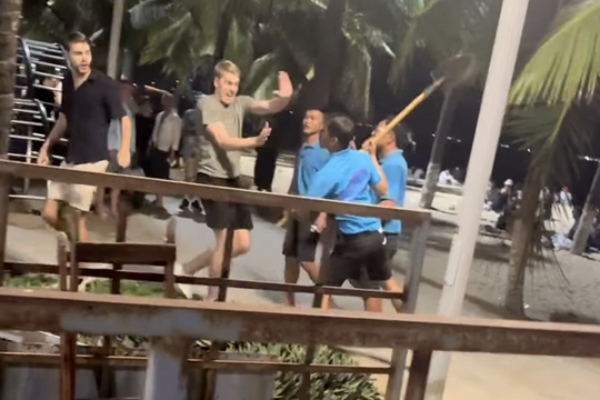 Nha Trang: Xử lý vụ nhân viên quán bar dùng xẻng đe dọa du khách nước ngoài