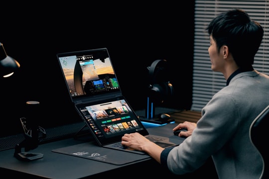 Asus ROG Zephyrus Duo 16 ra mắt: Màn hình OLED kép 3K và sức mạnh từ Intel Panther Lake
