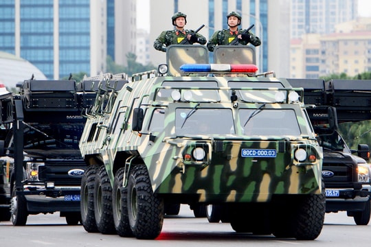 Hàng nghìn cảnh sát với khí tài hiện đại diễn tập bảo vệ Đại hội XIV của Đảng