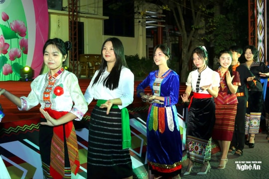 Gần 1.000 thanh, thiếu niên Nghệ An dự Chương trình 'Mạch nguồn bản sắc - Khát vọng vươn xa'